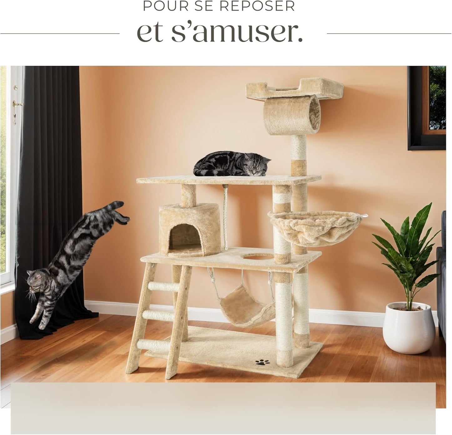 Arbre à chat avec plusieurs espaces de jeu et de repos